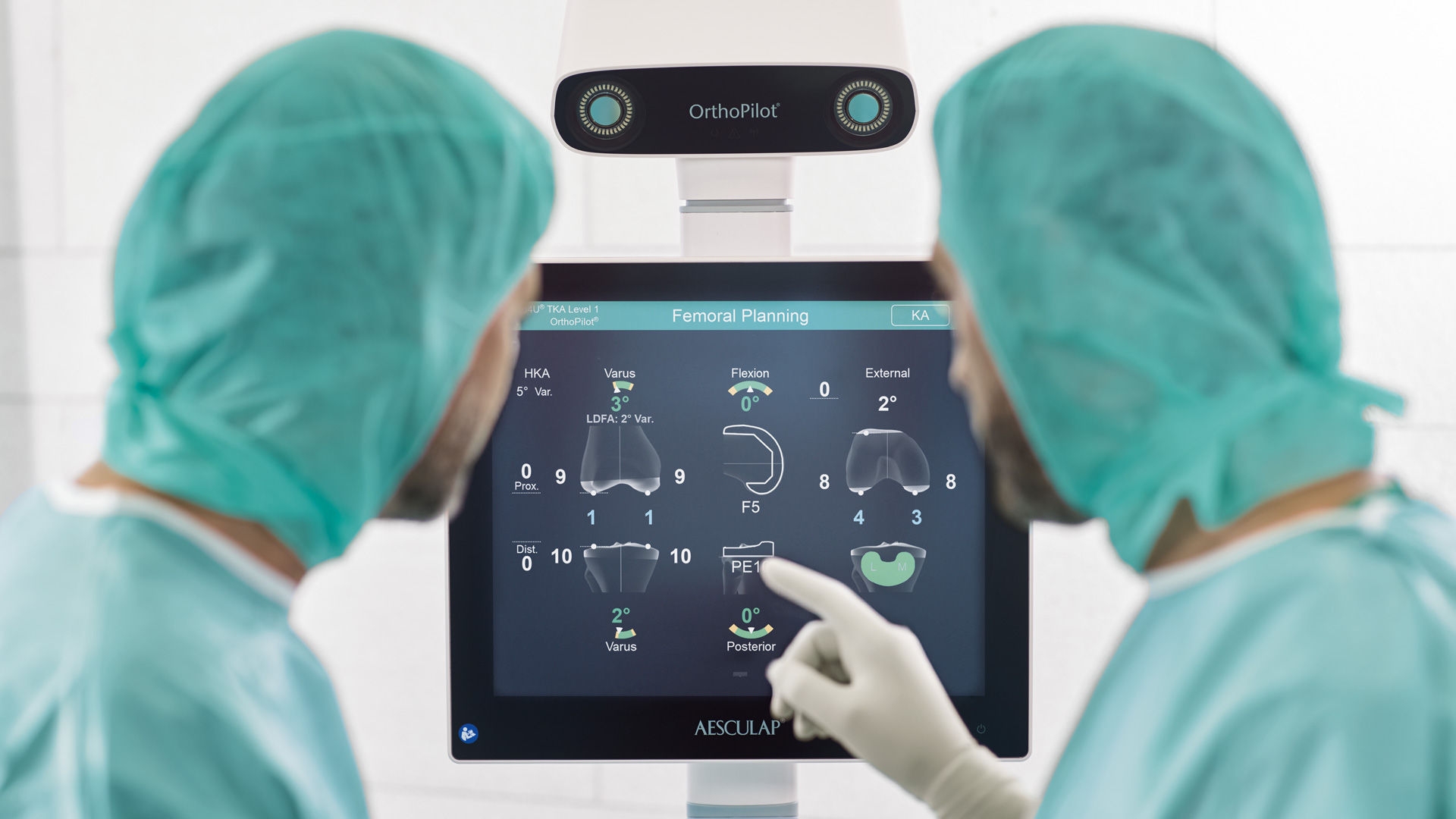 Zwei orthopädische Sauger mit dem OrthoPilot Elite Navigationssystem.