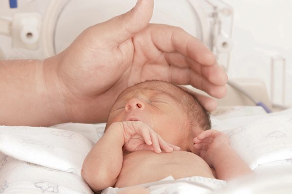 Kurzdarmsyndrom: Baby im Krankenhaus